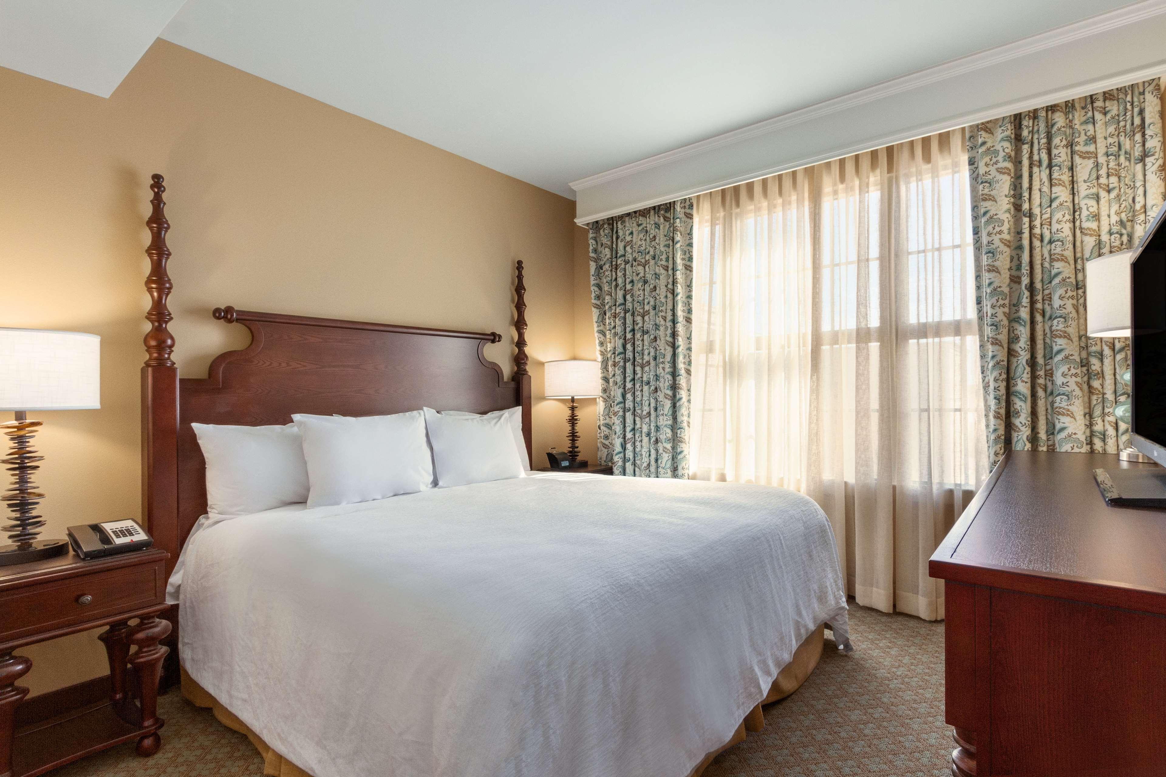 Embassy Suites Savannah Historic District Екстериор снимка