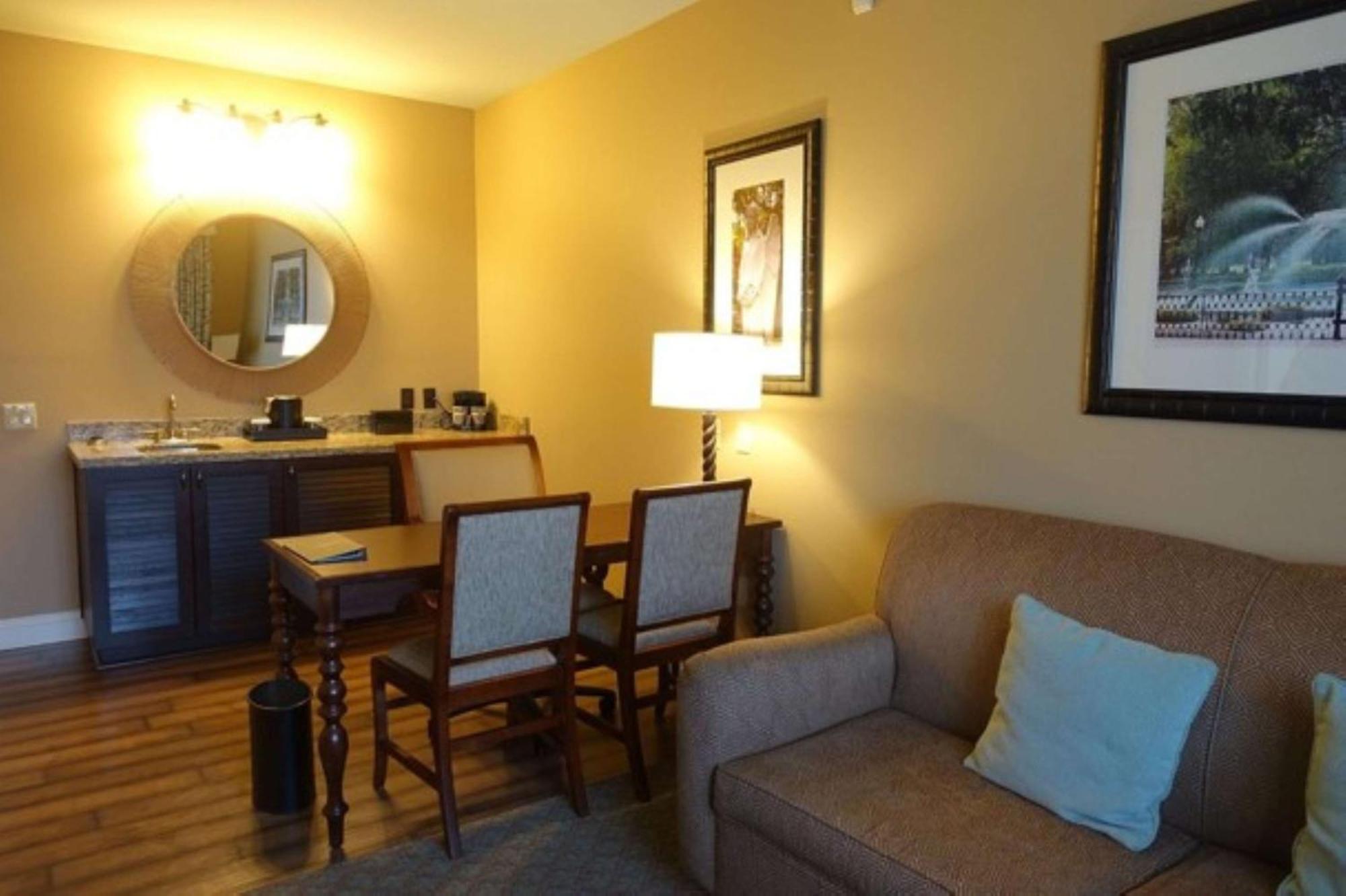 Embassy Suites Savannah Historic District Екстериор снимка