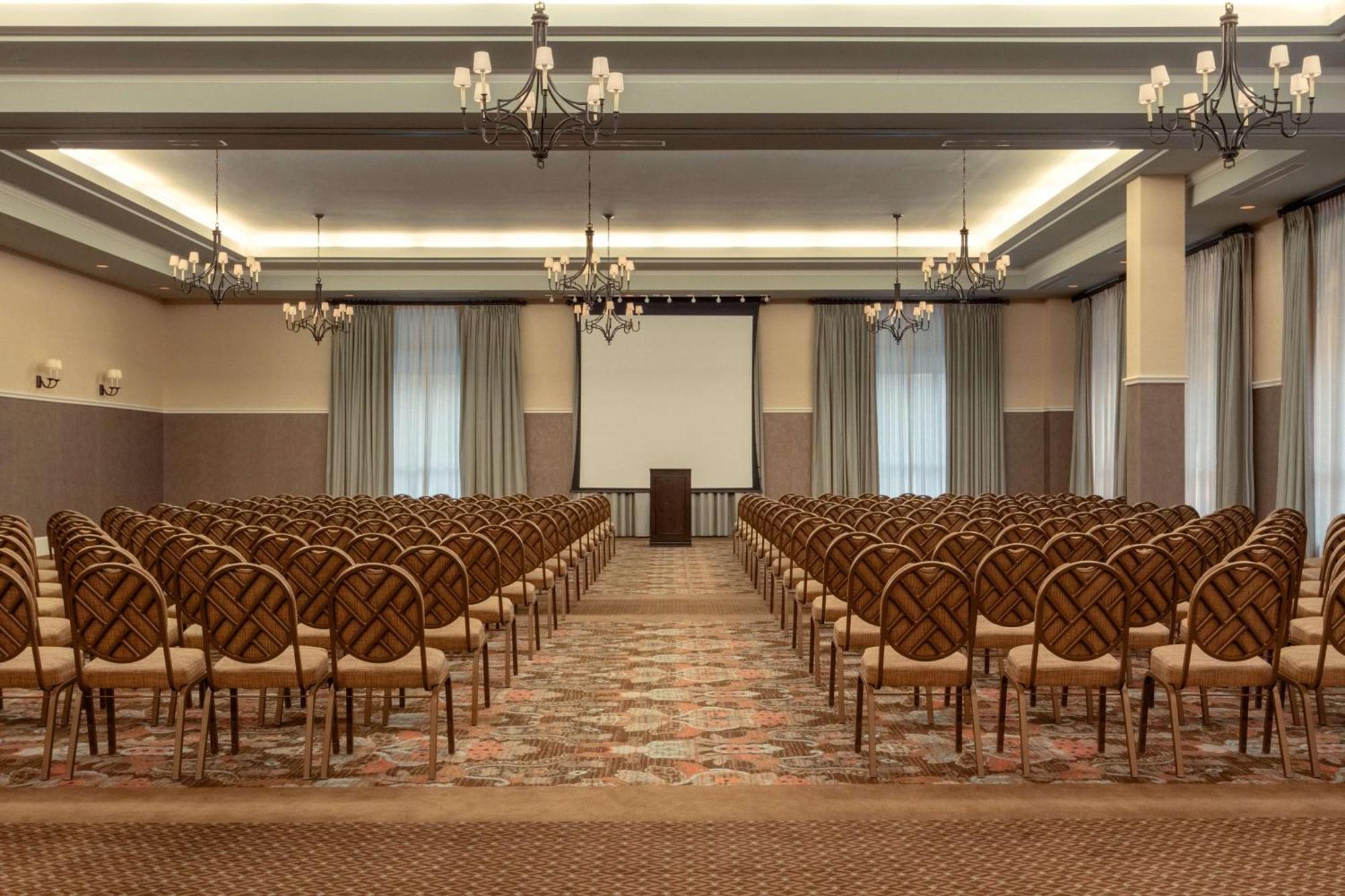 Embassy Suites Savannah Historic District Екстериор снимка