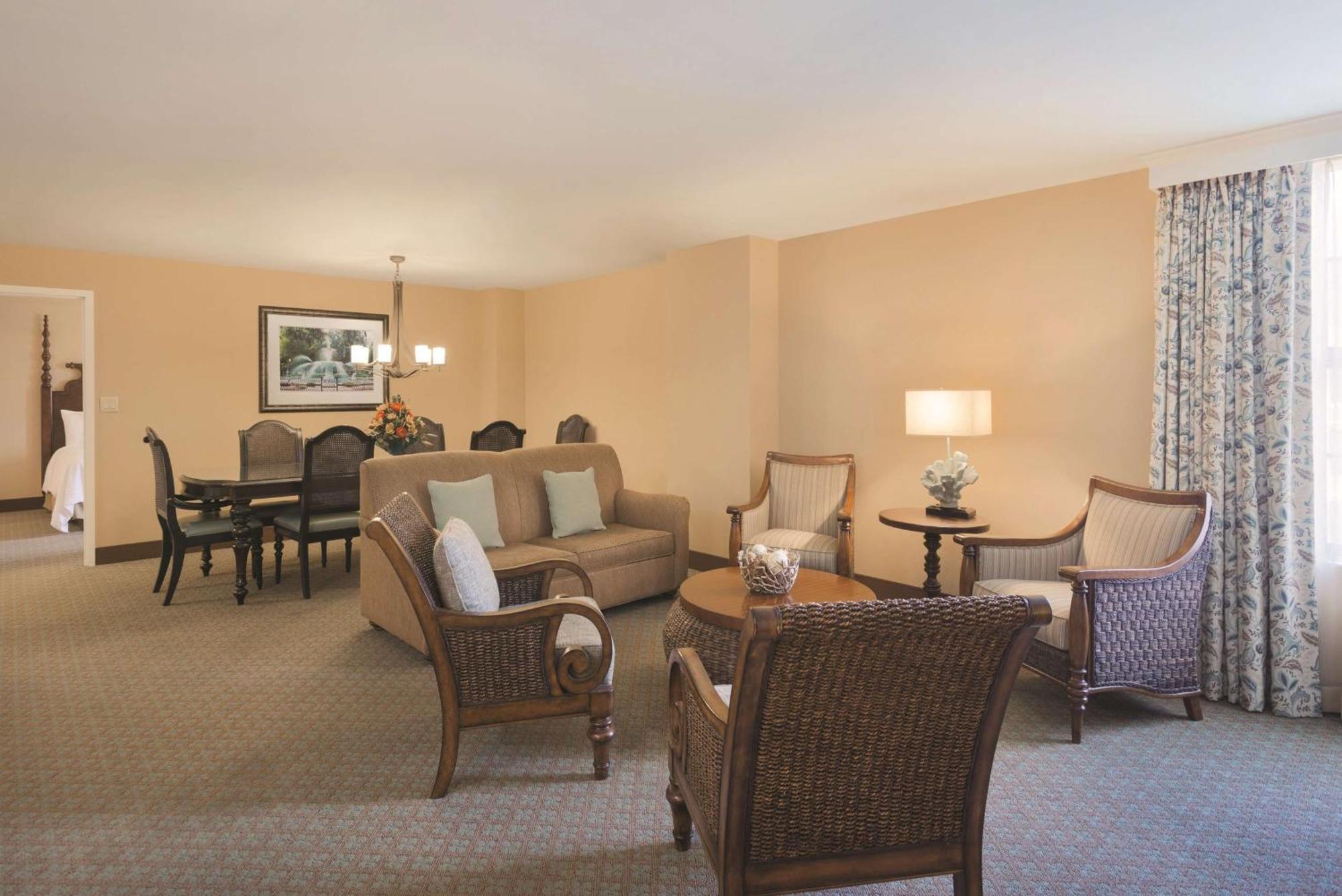 Embassy Suites Savannah Historic District Екстериор снимка