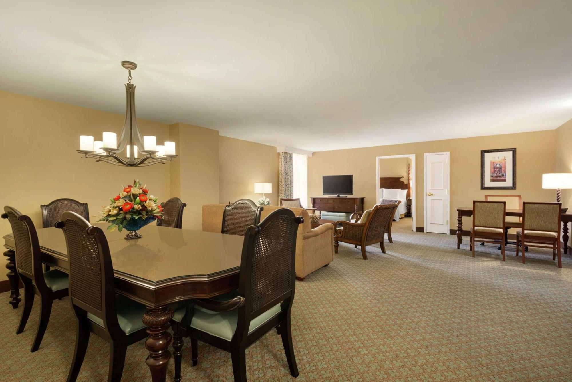 Embassy Suites Savannah Historic District Екстериор снимка