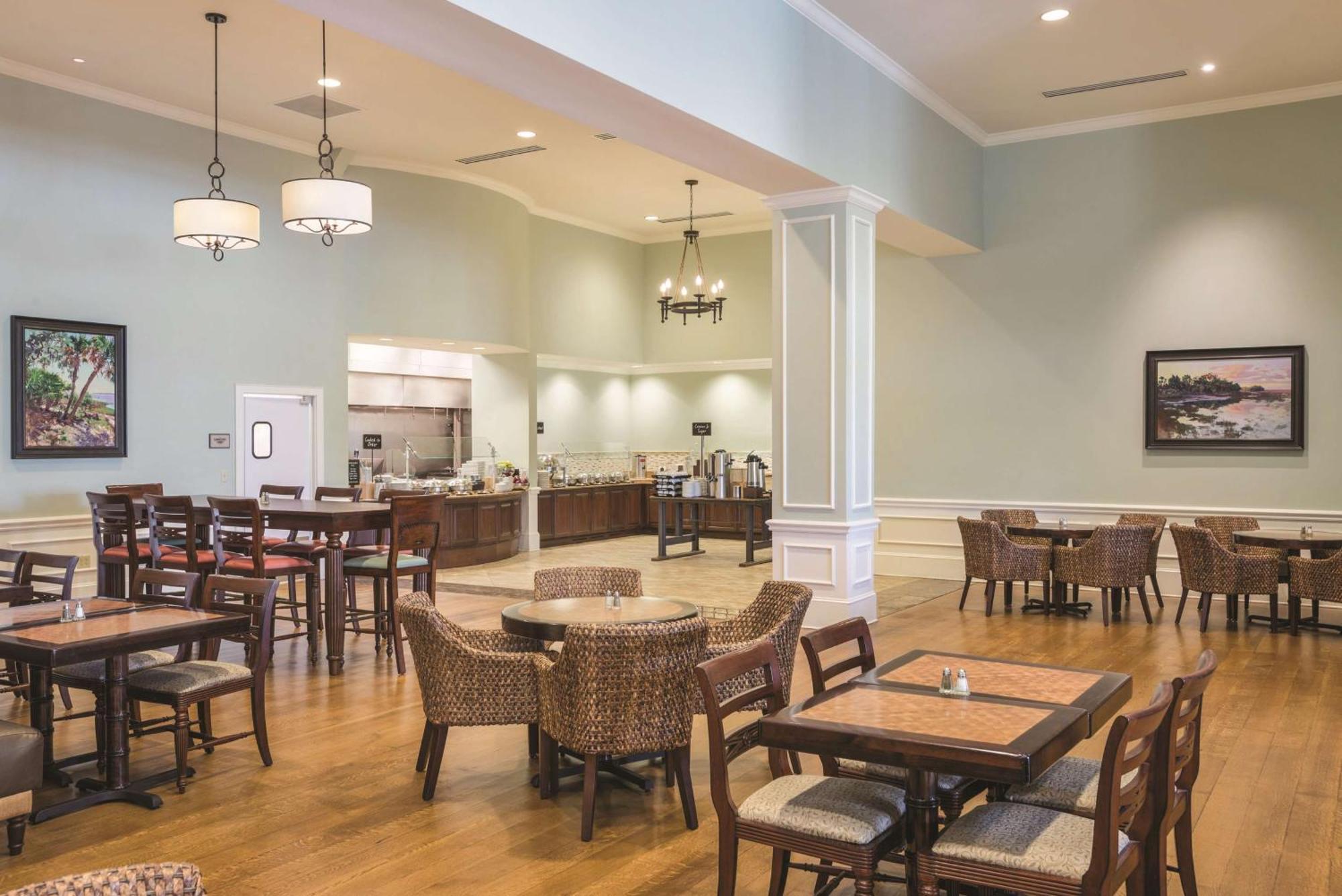 Embassy Suites Savannah Historic District Екстериор снимка