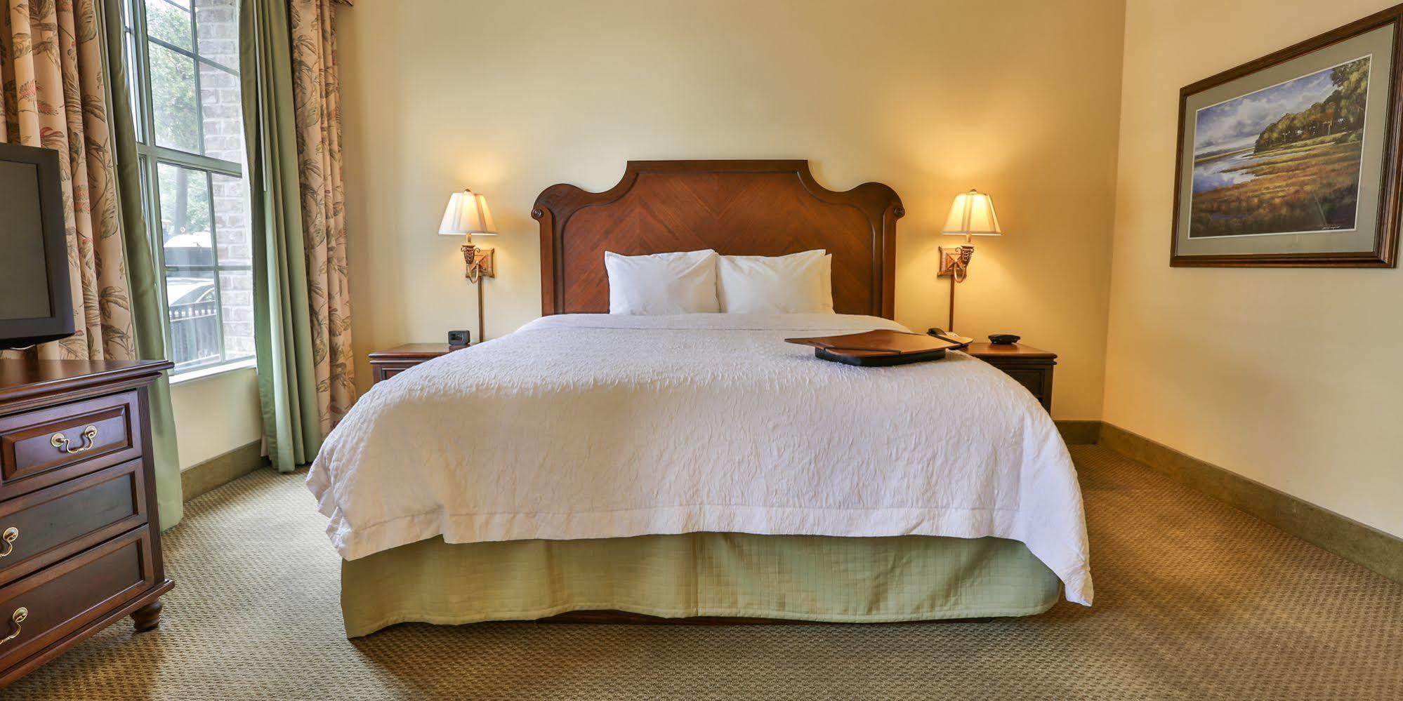 Embassy Suites Savannah Historic District Екстериор снимка