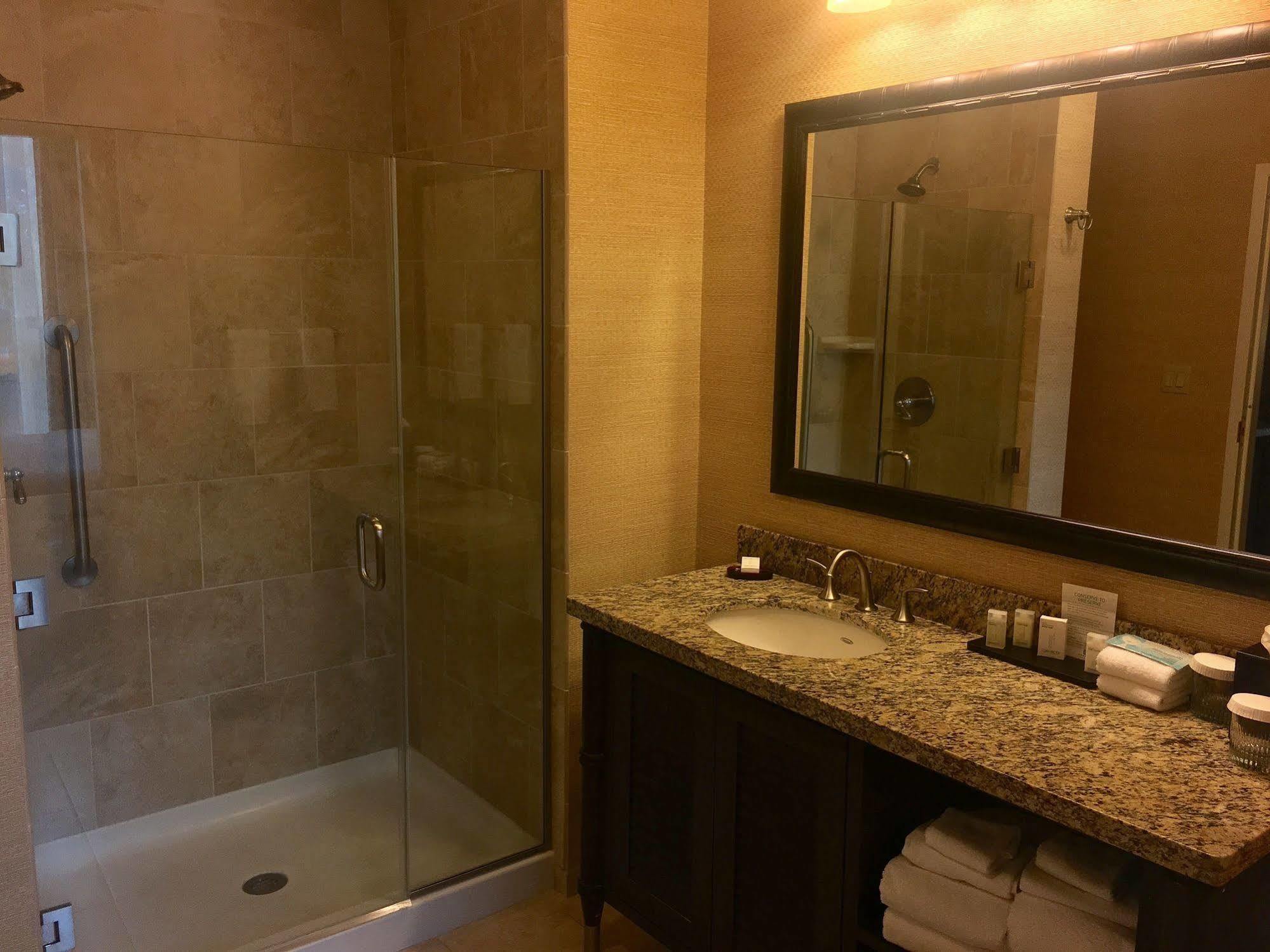 Embassy Suites Savannah Historic District Екстериор снимка