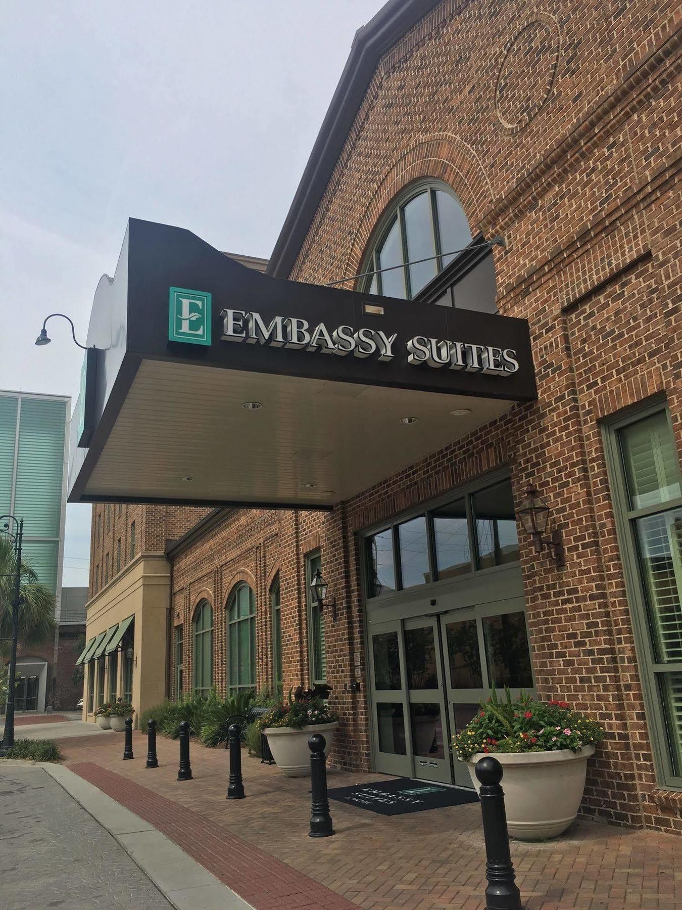 Embassy Suites Savannah Historic District Екстериор снимка