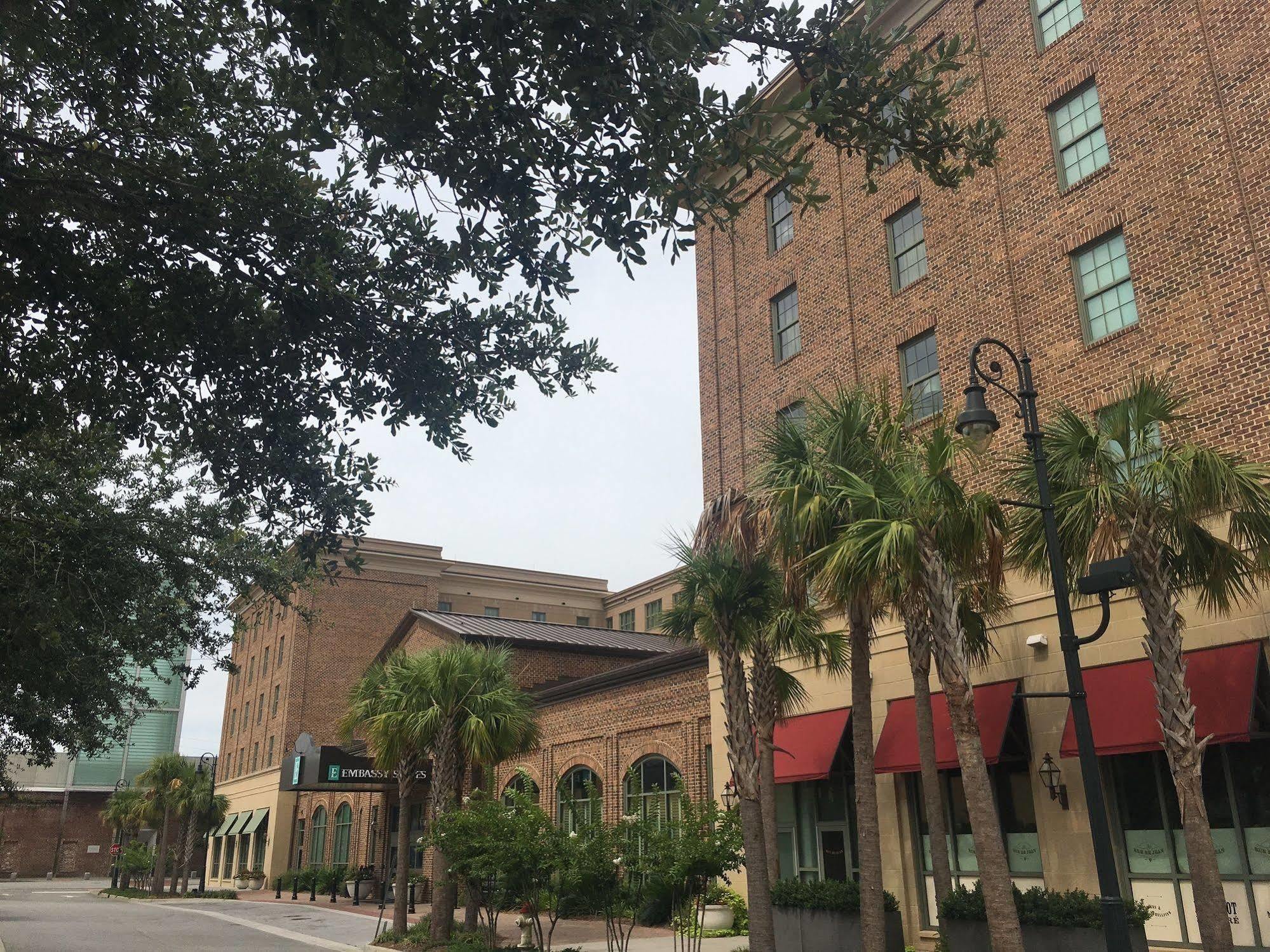 Embassy Suites Savannah Historic District Екстериор снимка